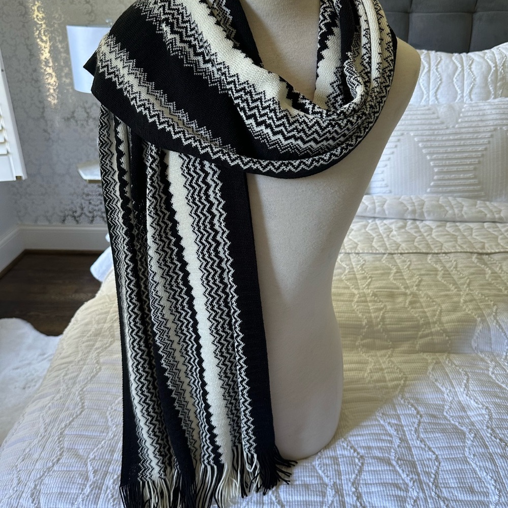 Missoni Black and White Zigzag Patterned Scarf